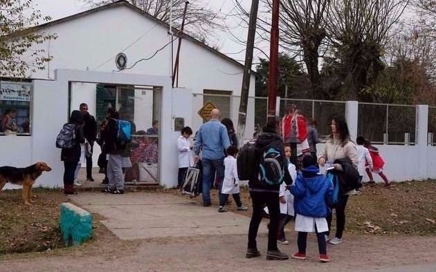 Tres vecinos intoxicados en Ignacio  Correas tras envenenamiento de perros