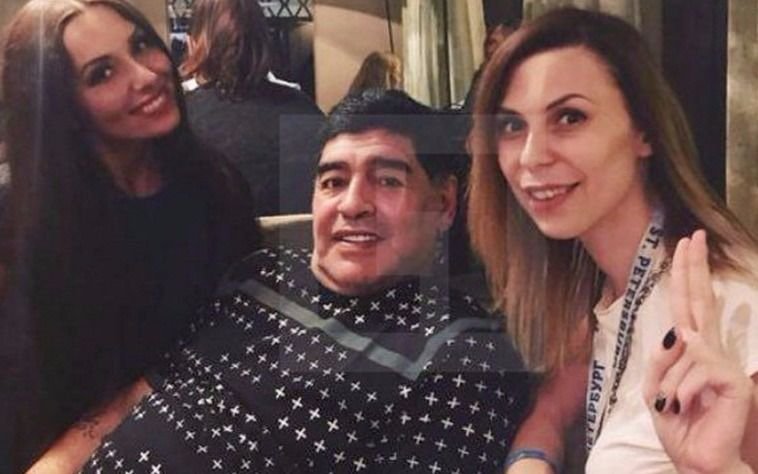 Confuso episodio entre Maradona y una periodista rusa: lo acusan de acoso sexual