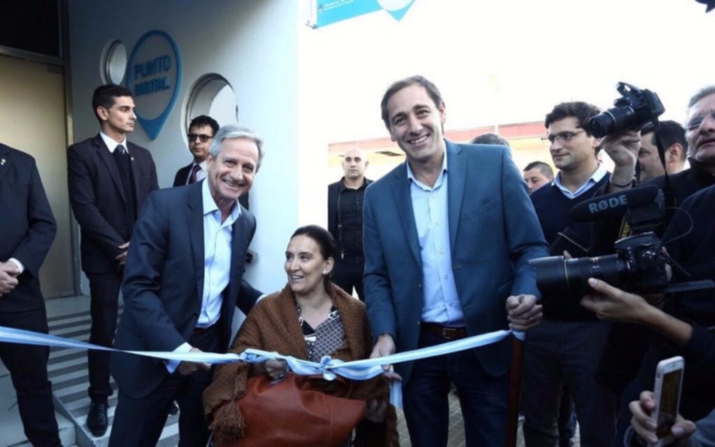 Michetti y Garro presentaron el “Punto Digital” en la Ciudad  