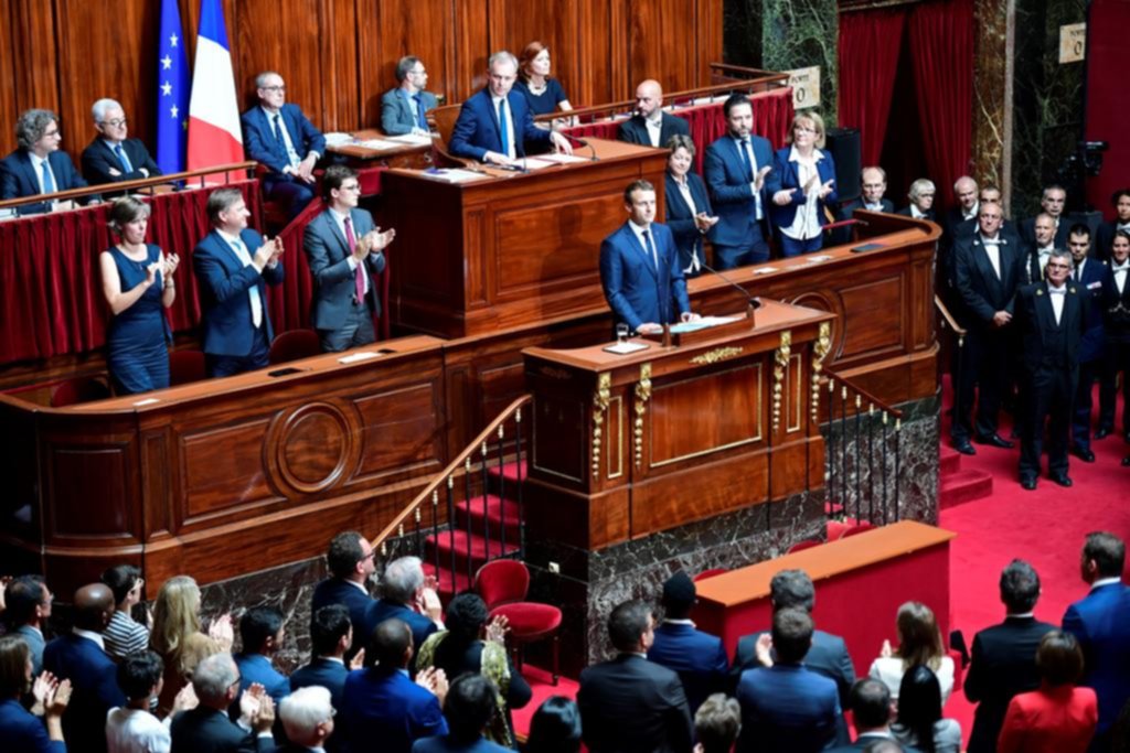 Macron va por la nueva política y quiere achicar el Parlamento