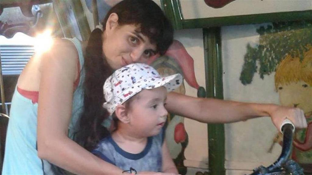 Georgina fue asesinada de un escopetazo y el hijo no aparece