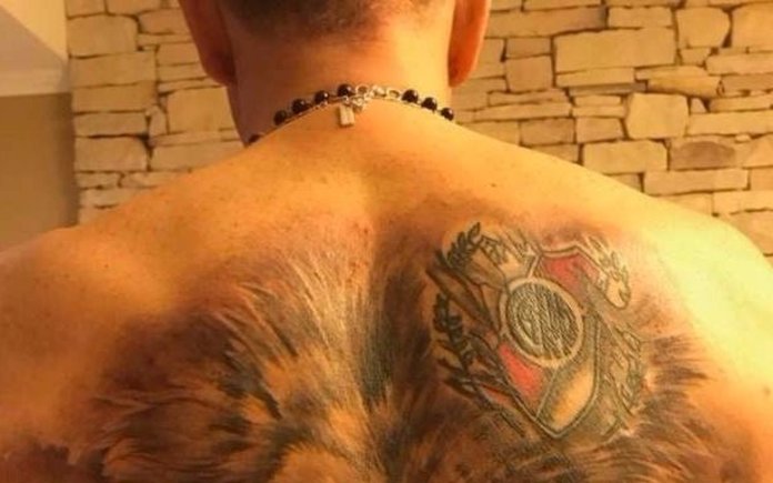 Ex árbitro se hizo un tatuaje con el escudo de River