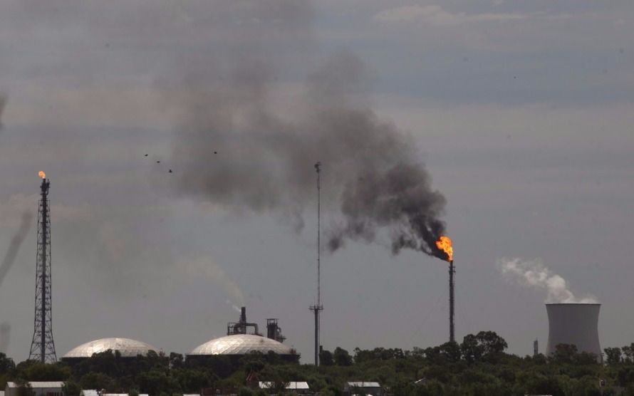 Otra vez fuertes ruidos emanados desde la refinería de YPF