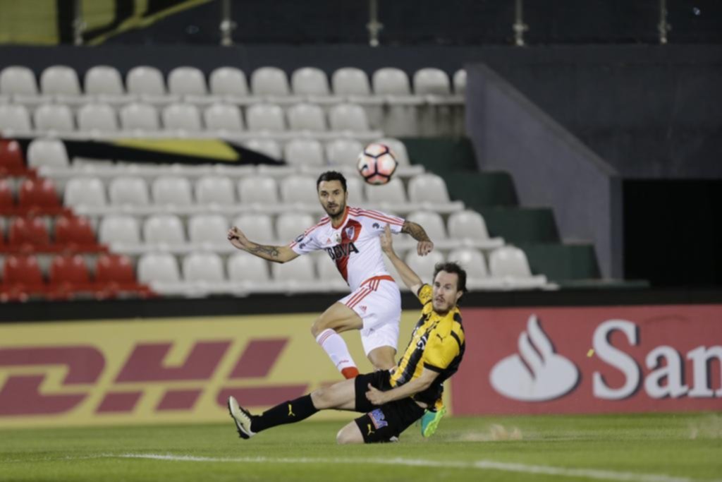 River cantó victoria con los goles de Scocco y Larrondo