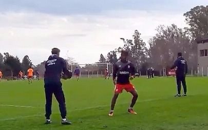 Cabezas, ahijado de Ronaldinho, sigue a prueba