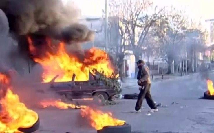 Destrozos en una comisaría de Glew por la liberación de sospechosos del crimen de la niñera