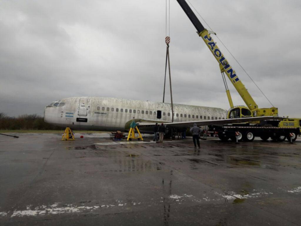 Aterriza el avión Boeing en la República de los Niños