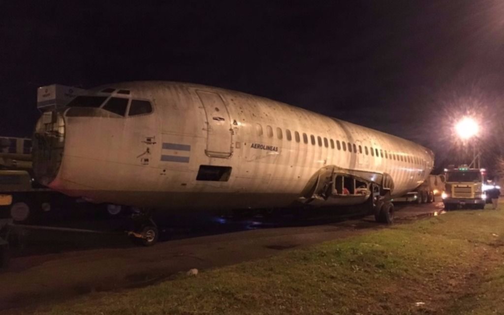 Por malas condiciones climáticas, el Boeing 737 de la Repu volvió a Ezeiza