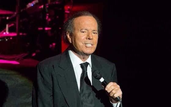 El posible hijo de Julio Iglesias está “contento, nervioso y expectante”