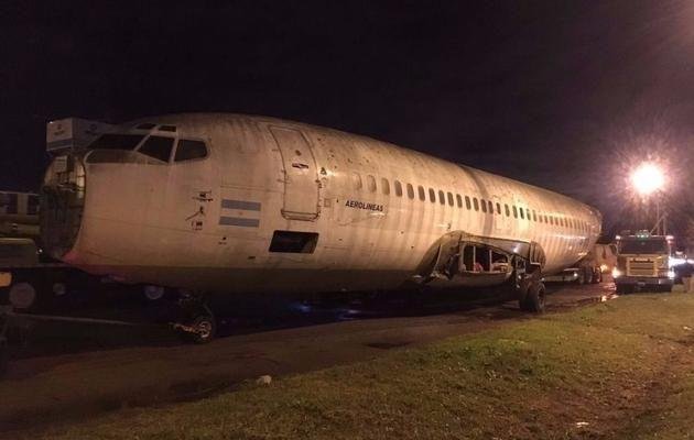 Por el mal clima, el Boeing 737 apenas avanzó y recién hoy llegaría a la “Repu”