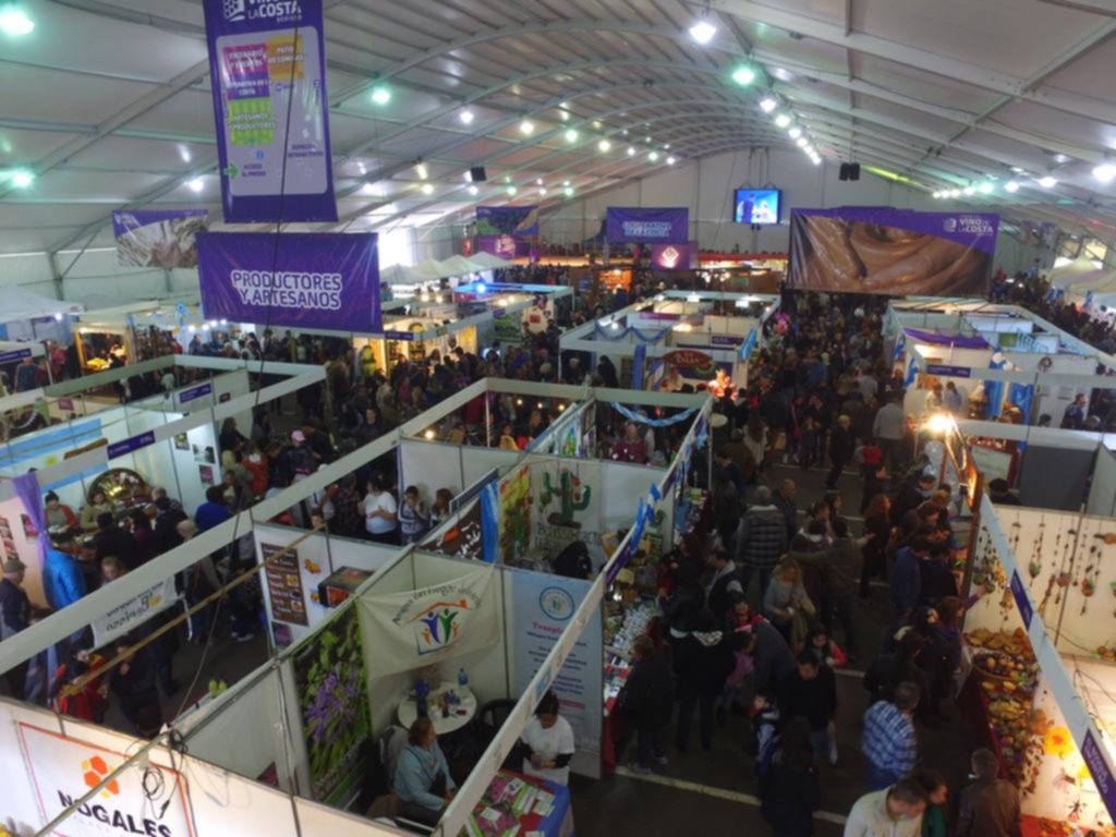 Con múltiples actividades, levanta el telón de la Fiesta del Vino en Berisso