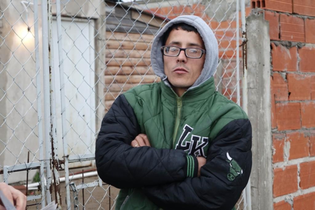 Forcejeó con un ladrón, terminó apuñalado y ahora quiere mudarse