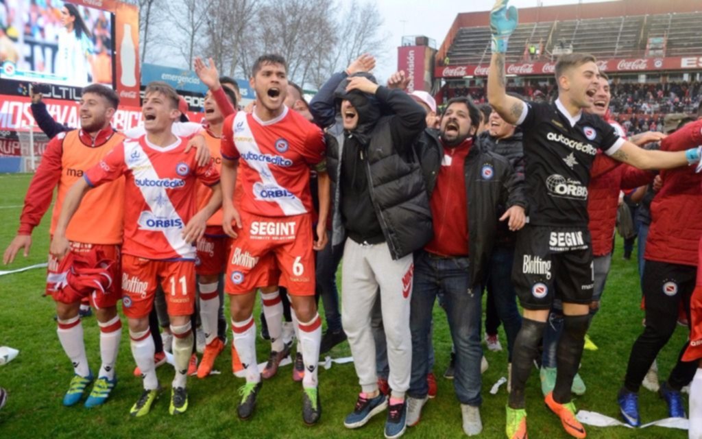 El Bicho le ganó al Lobo jujeño y vuelve a Primera División