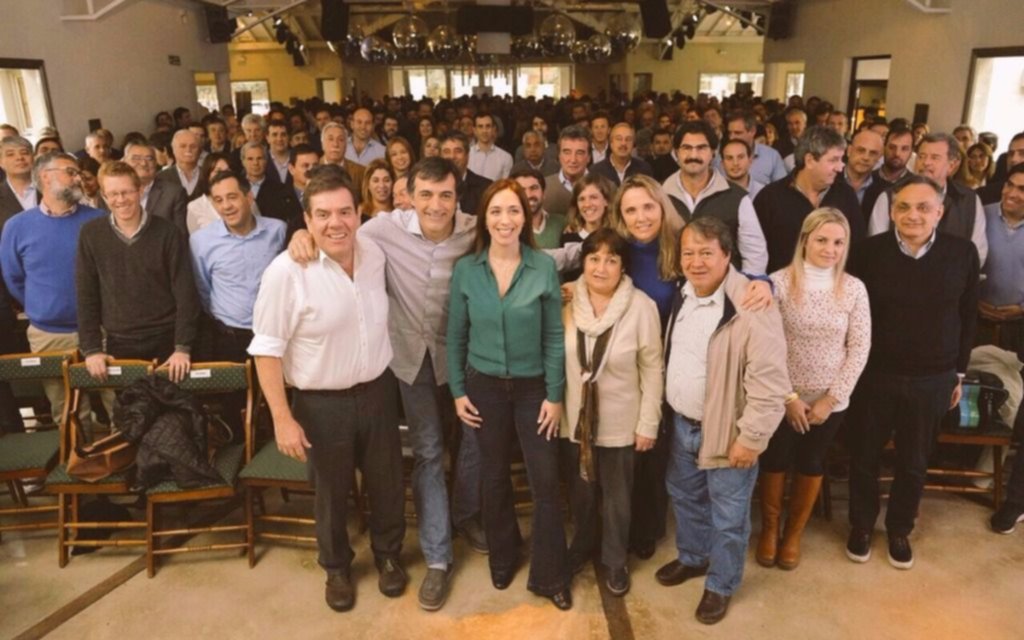 Vidal se mostró junto a los candidatos de Cambiemos y pidió que hablen "con los vecinos"