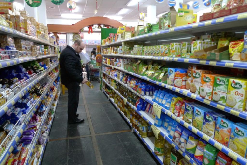 Vivir con el sueldo mínimo o con menos: cada vez más lejos de la canasta básica