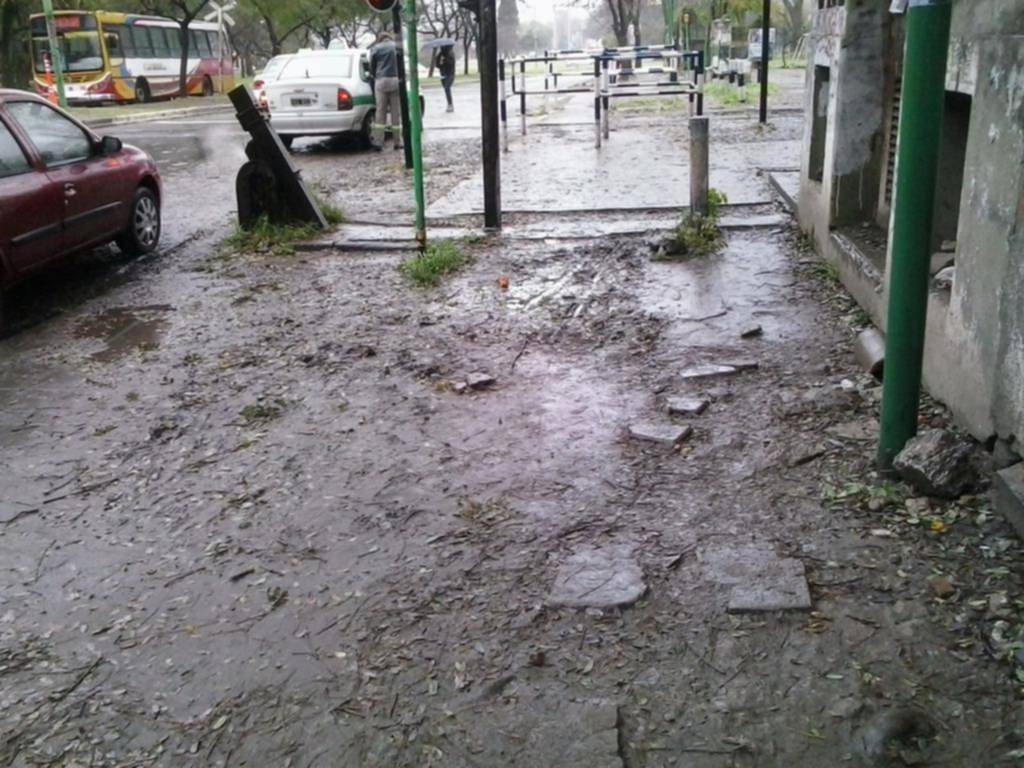La lluvia de cuatro días dejó inaccesible la zona de las facultades del Bosque