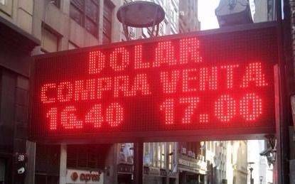 El dólar bajó un centavo y cotizó a $17,28