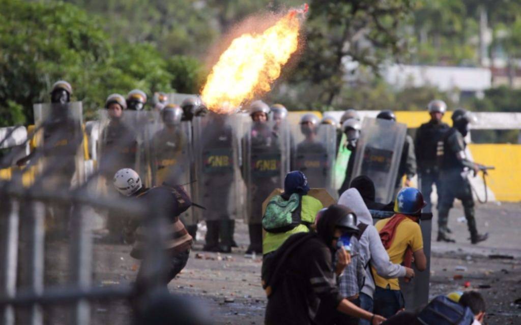 Venezuela: Choque entre manifestantes y la policía en un nuevo “trancazo”