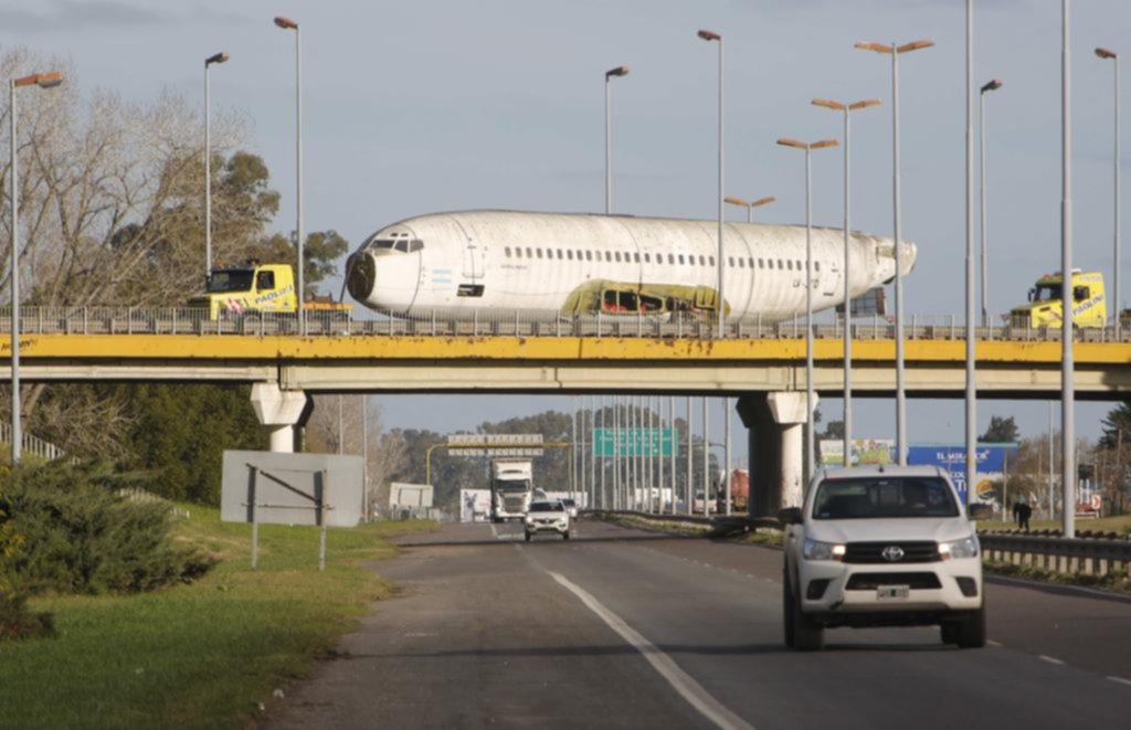 Un Boeing 737 suelto en la ciudad