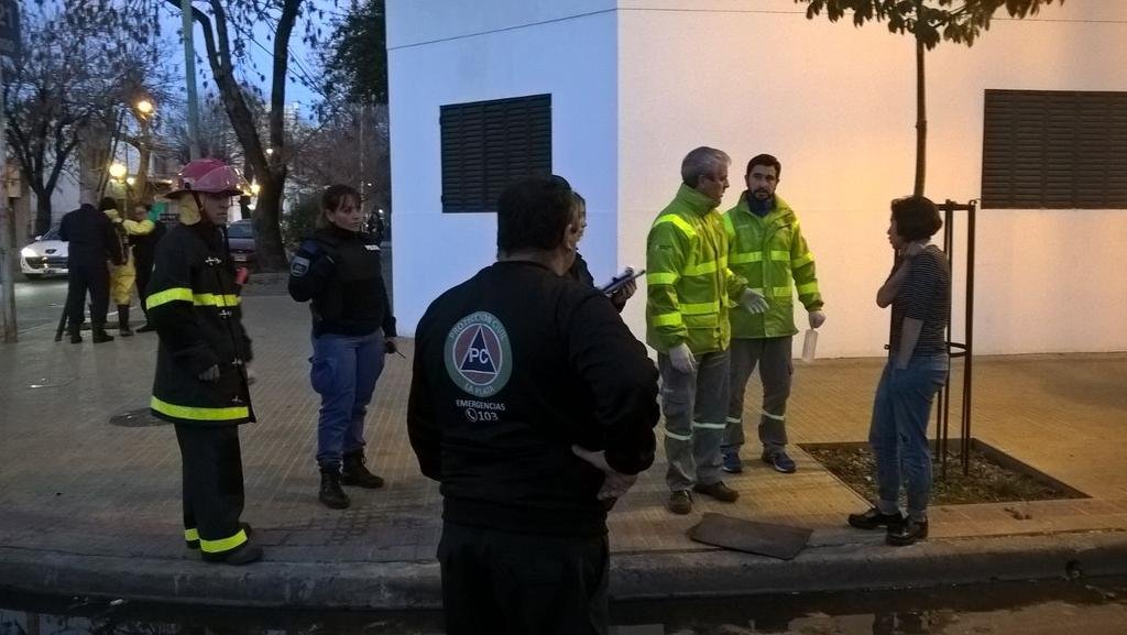 Se quemó con ácido sulfúrico y evacuaron un edificio en 54 y 21