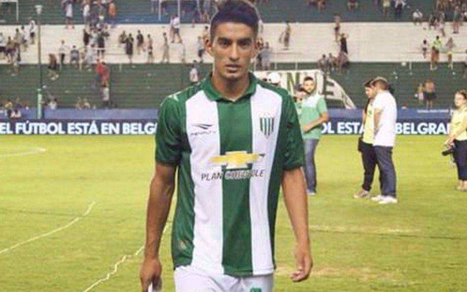 River le apunta a un juvenil de Banfield para reforzar la defensa