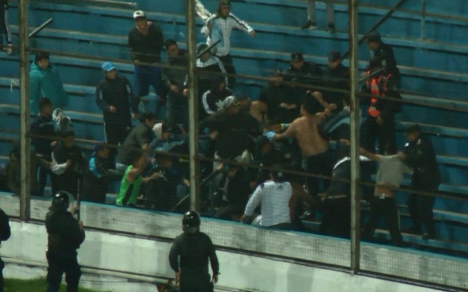 Violencia en el fútbol: 23 hinchas detenidos en Jujuy