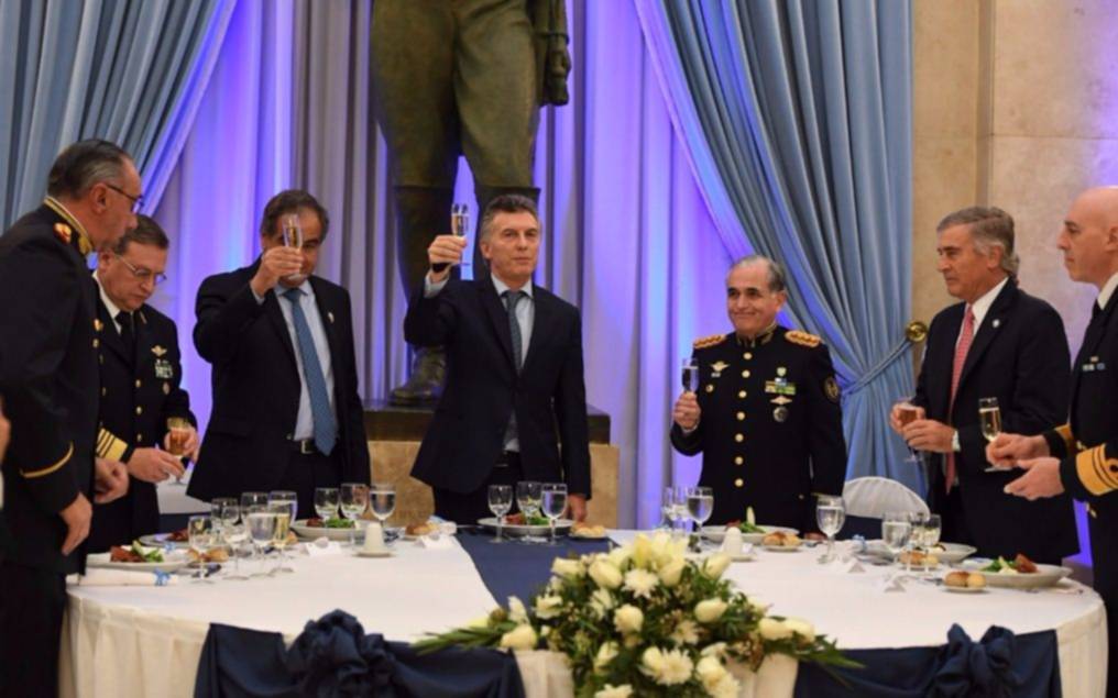Macri anunció un plan de modernización de fuerzas armadas a tres años