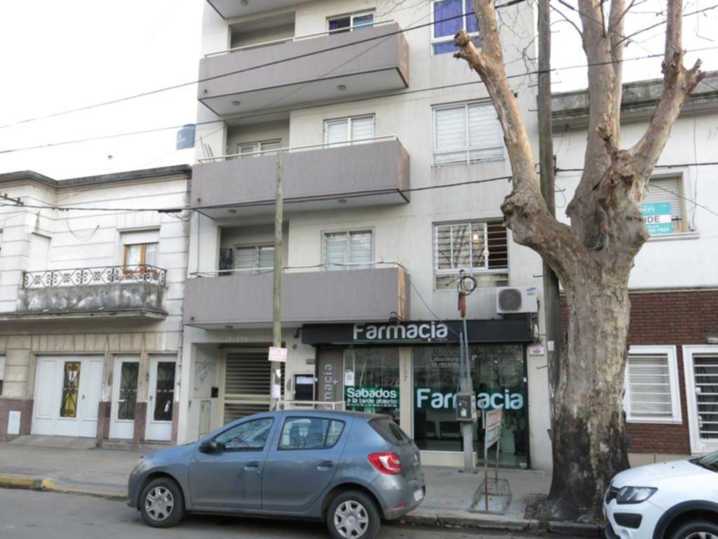 Hallan muerta a una joven en un edificio de 1 y 66