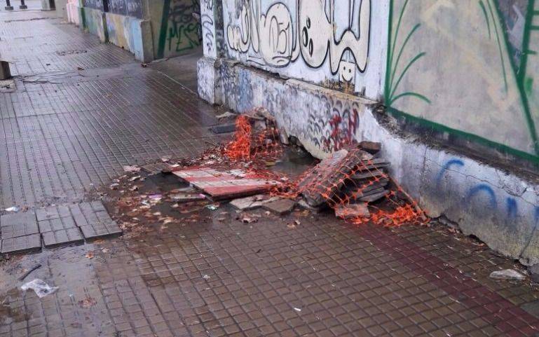 Denuncian un desborde cloacal en una escuela de 16 y 57