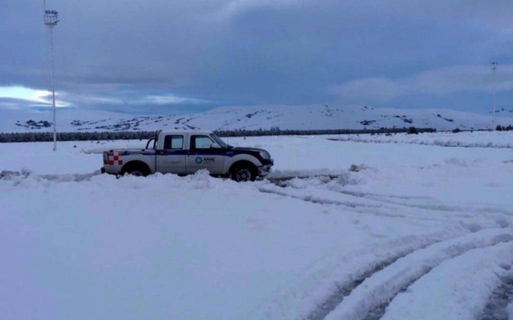 Reabrieron aeropuerto de Bariloche tras intensas nevadas