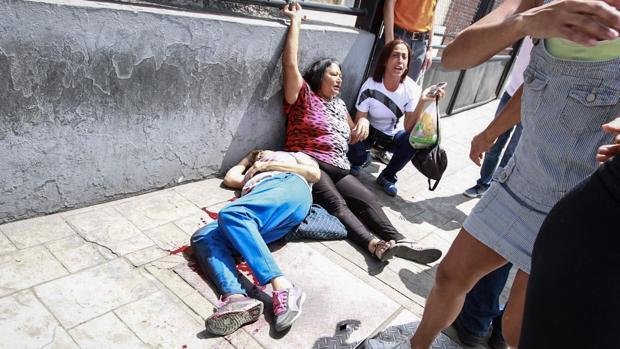 Al menos un muerto durante la consulta popular contra Maduro en Venezuela