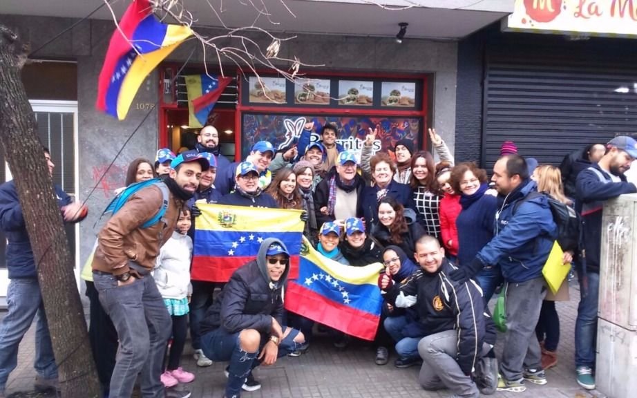 En La Plata unos 500 venezolanos  participaron de la consulta popular 