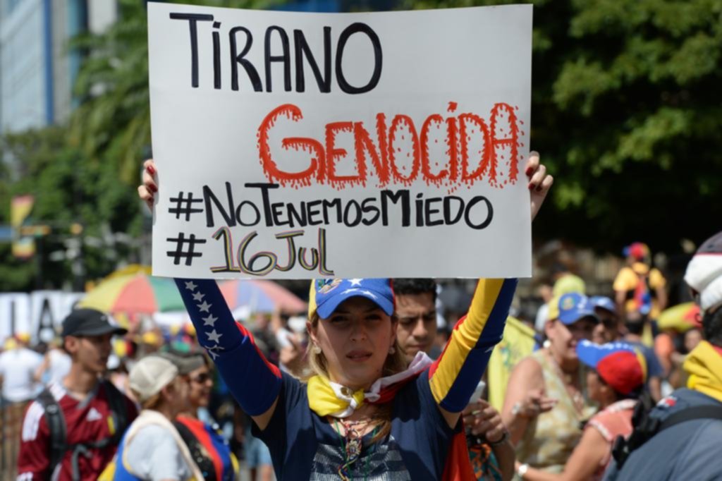 Maduro no da marcha atrás con su plan de cambiar la Constitución