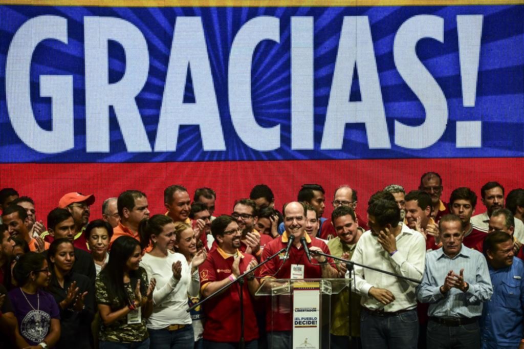 Fortalecida, la oposición convoca a un paro nacional en Venezuela