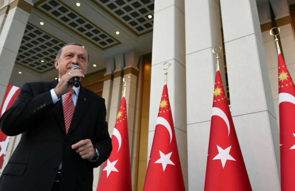 Prorrogan el estado de emergencia en Turquía a un año del intento de golpe