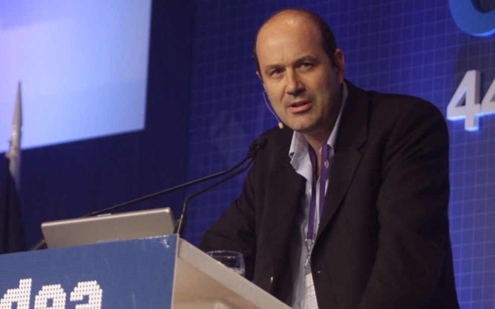 Sturzenegger aseguró que la economía crece a una tasa del 4,4% anual