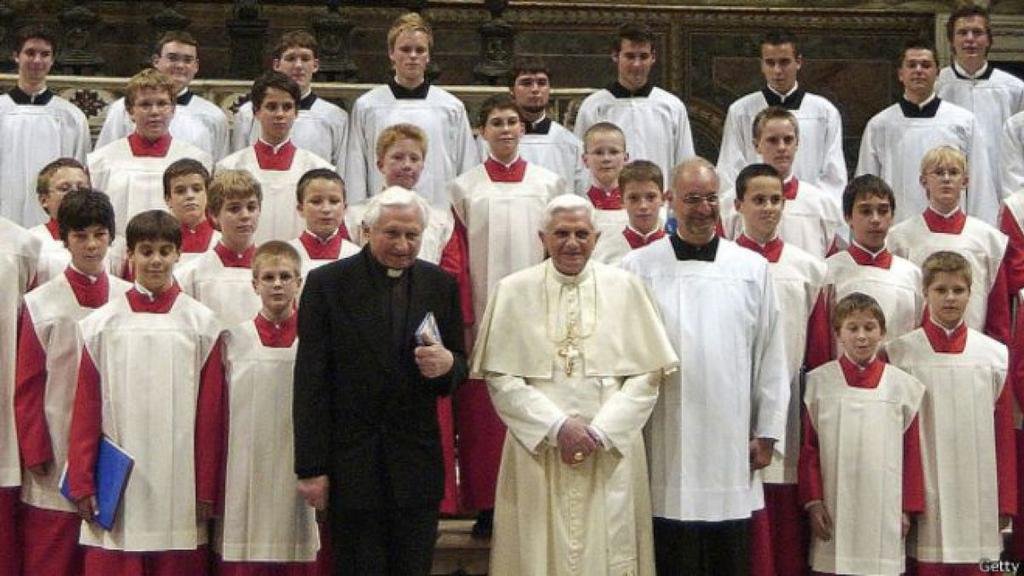 Escándalo de pedofilia golpea al hermano de Benedicto XVI