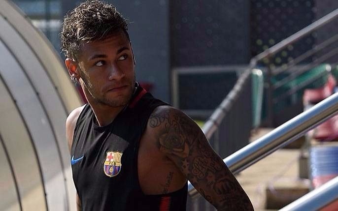Neymar se divierte mientras el PSG pondría una fortuna por su pase