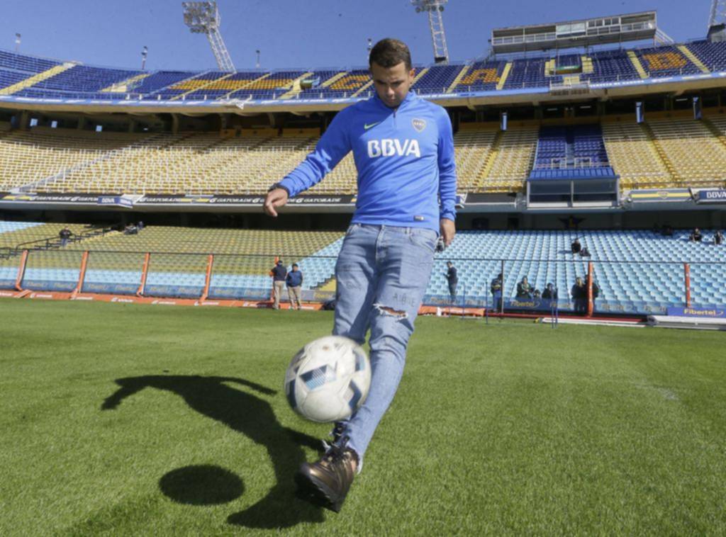 Con Edwin Cardona, Boca ya se instaló en Paraguay