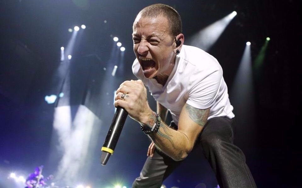 Hallan sin vida al cantante de Linkin Park: se habría ahorcado