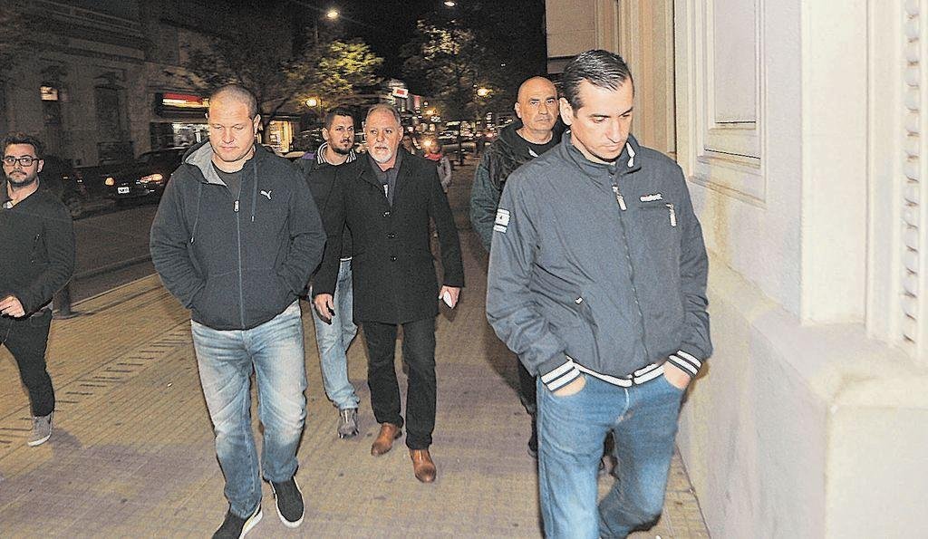 Sobres: por las amenazas de muerte, trasladaron a dos jefes policiales