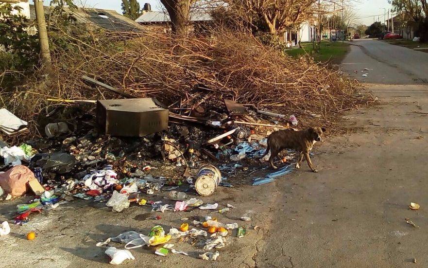 Denuncian formación de basural en 157 y 522