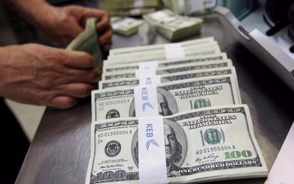 El dólar arranca la jornada con un piso de cotización de $17,75