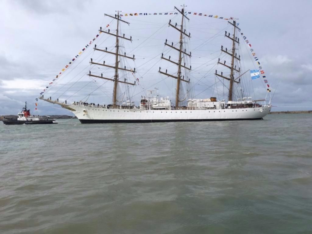 La Fragata Libertad llega al puerto británico de Southampton