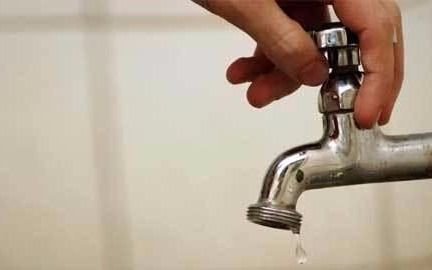 Aysa anunció baja presión o falta de agua en Bernal
