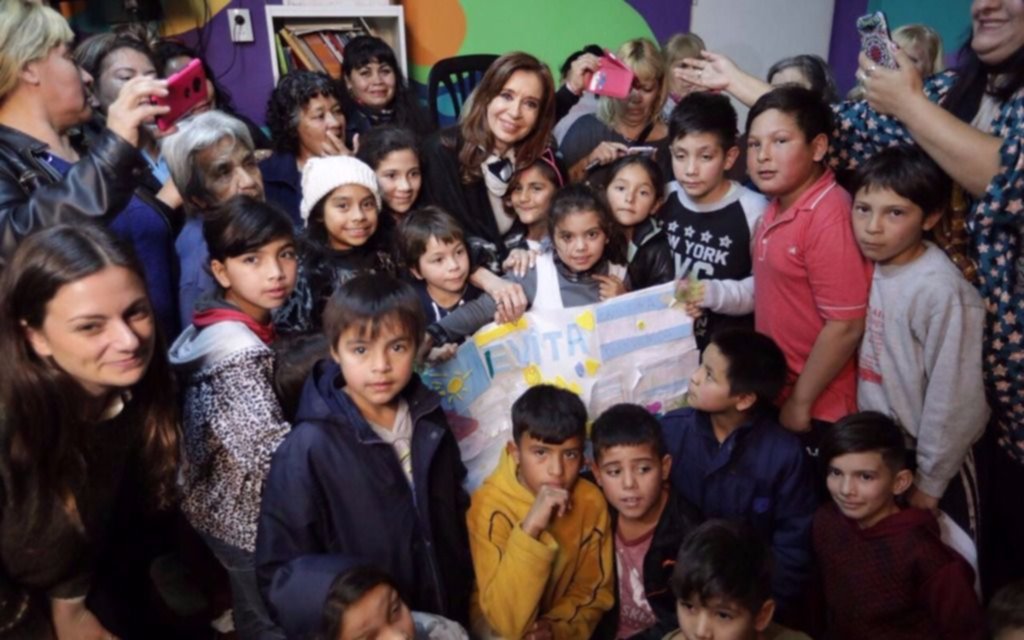 Cristina Fernández se mostró en Quilmes en medio de su campaña