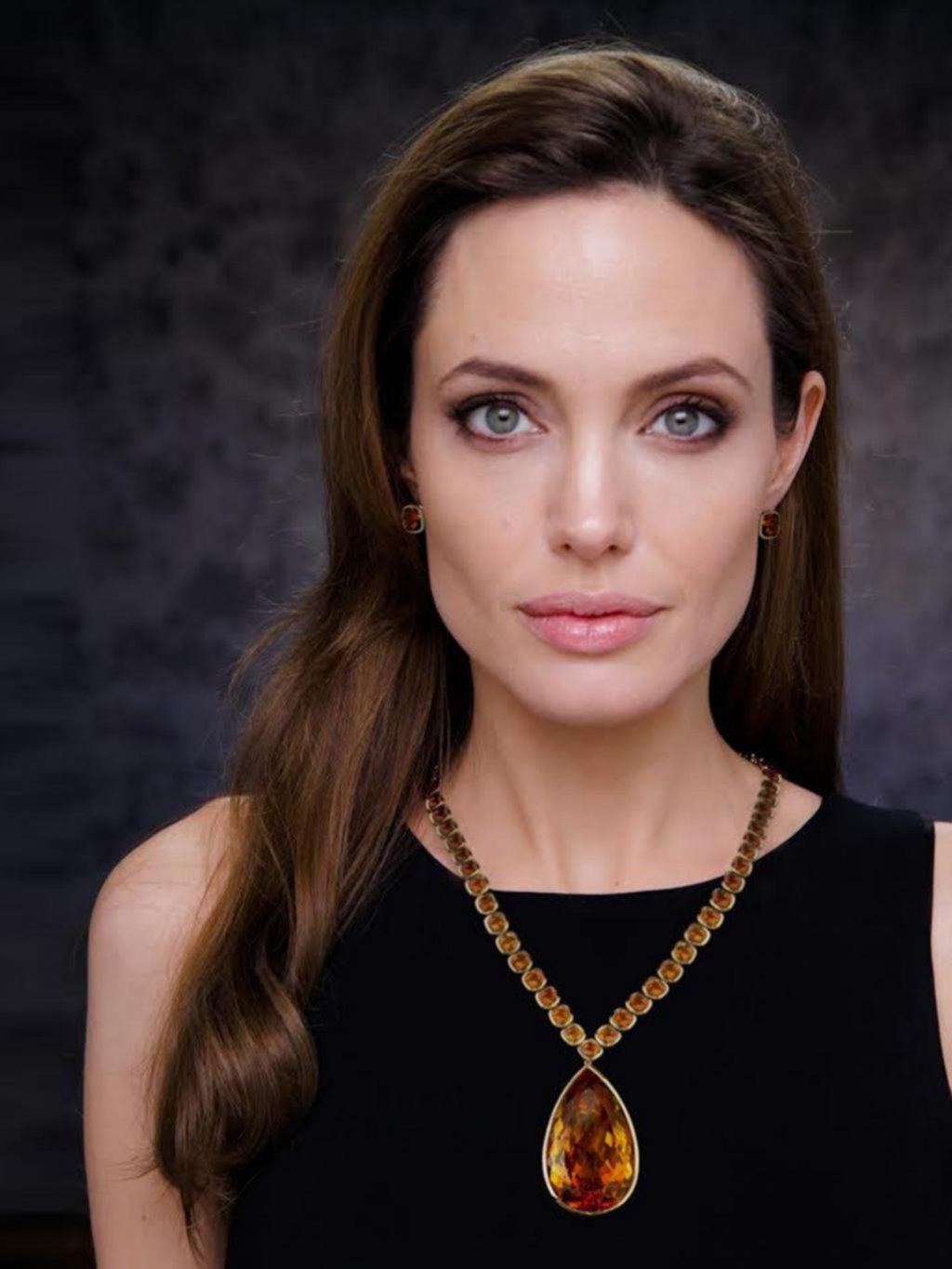 A Angelina Jolie le diagnosticaron parálisis de Bell