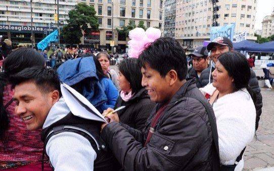 Organizaciones sociales reclaman en el Obelisco pero sin cortes
