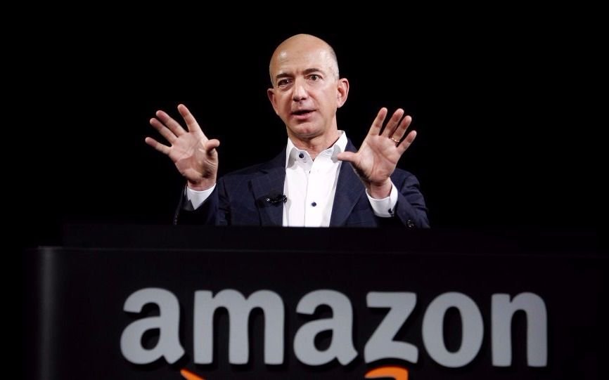 El hombre más rico del mundo es el fundador de Amazon, según Forbes