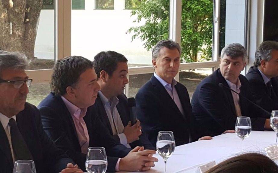 Macri firmó con la Uatre y empresarios un convenio agro-industrial